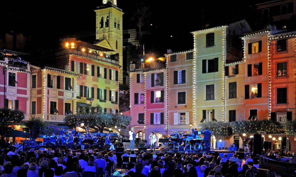 Charter Ritz Carlton Yacht Luminara - up to 450 guests - with OceanEvent