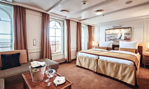 Family celebration on a cruise ship with OceanEvent