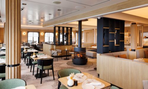 Expedition cruise in the Arctic and Antarctic for up to 184 guests - with OceanEvent