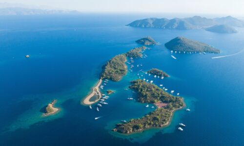 Four Seasons Yacht Charter - Exclusively with full-service Partner OceanEvent – For up to 186 Guests