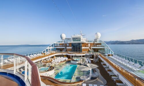 Kreuzfahrtschiff fuer bis zu 1200 Gaeste chartern bei OceanEvent