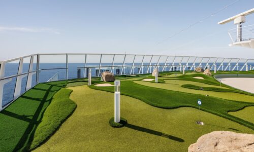 Kreuzfahrtschiff fuer bis zu 1200 Gaeste chartern bei OceanEvent