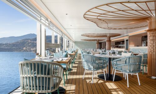 Kreuzfahrtschiff fuer bis zu 1200 Gaeste chartern bei OceanEvent