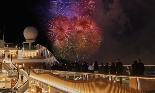 Kreuzfahrtschiff fuer bis zu 1200 Gaeste chartern bei OceanEvent