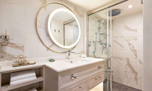 Kreuzfahrtschiff fuer bis zu 1200 Gaeste chartern bei OceanEvent