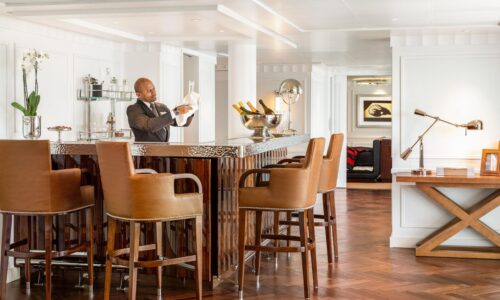 Kreuzfahrtschiff fuer bis zu 1200 Gaeste chartern bei OceanEvent