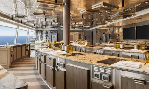 Kreuzfahrtschiff fuer bis zu 1200 Gaeste chartern bei OceanEvent