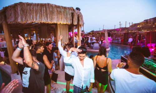 Kreuzfahrtschiff fuer bis zu 1200 Gaeste chartern bei OceanEvent